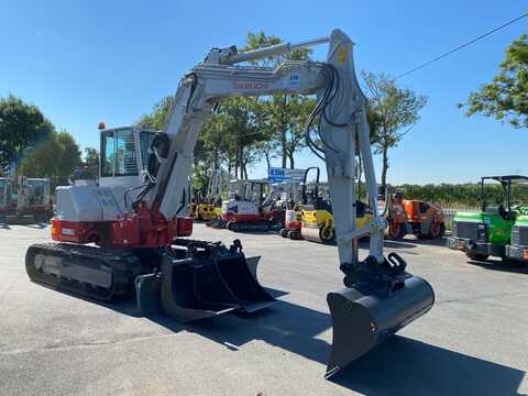 Huur een Takeuchi TB280FR - Graafmachine - Image #4