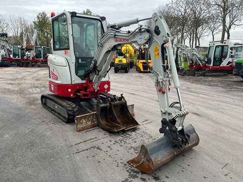 Huur een Takeuchi TB325R - Graafmachine - Image #3