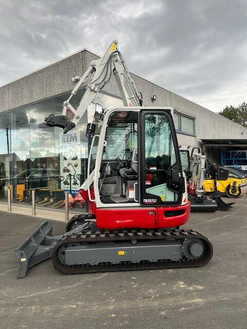 Koop een Takeuchi TB257FR - Graafmachine - Image #1