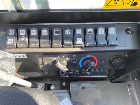 Huur een Takeuchi TB280FR - Graafmachine - Image #8