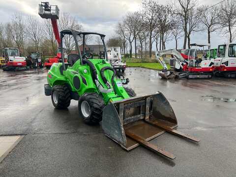 Koop een tweedehands Avant 755i - Graafmachine / lader / verreiker - Image #3