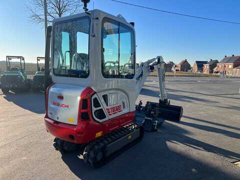 Huur een Takeuchi TB320 - Graafmachine - Image #4
