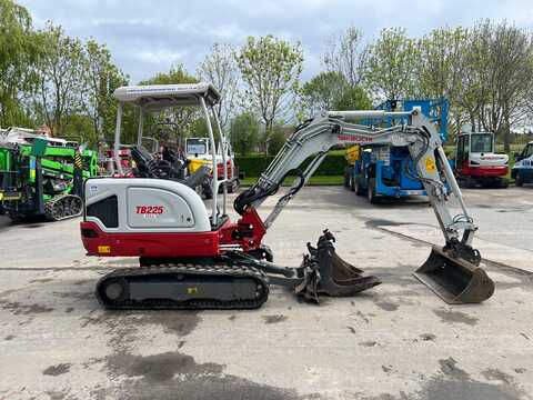 Huur een Takeuchi TB225 - Graafmachine - Image #3