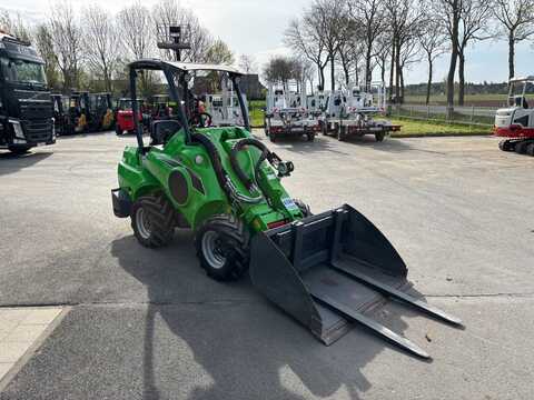 Koop een tweedehands Avant 528 TDL - Graafmachine / lader / verreiker - Image #2