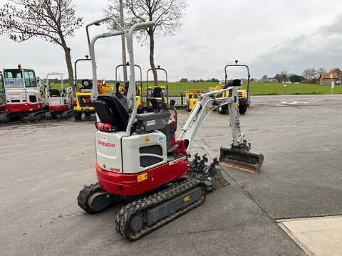 Koop een tweedehands Takeuchi TB210R - Graafmachine / lader / verreiker - Image #4