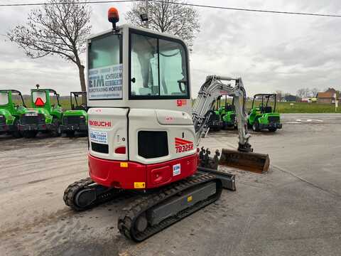 Huur een Takeuchi TB325R - Graafmachine - Image #4