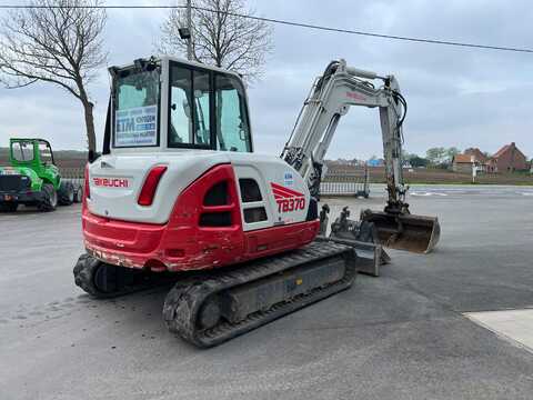 Huur een Takeuchi TB370 - Graafmachine - Image #4