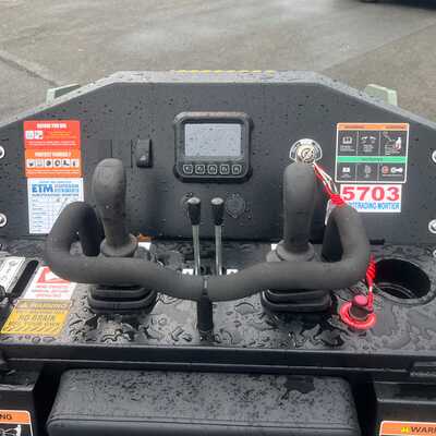 Huur een Boleo SV25X - Lader - Image #8