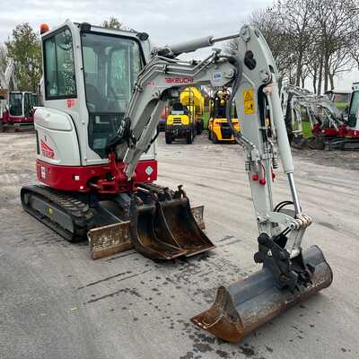 Huur een Takeuchi TB325R - Graafmachine - Image #3