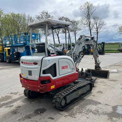 Huur een Takeuchi TB225 - Graafmachine - Image #4