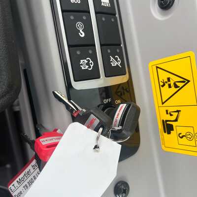 Koop een Takeuchi TB350R - Graafmachine - Image #7