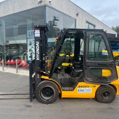 Huur een Hyundai 35DA-9 - Dieselheftruck - Image #1