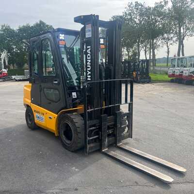 Huur een Hyundai 35DA-9 - Dieselheftruck - Image #3