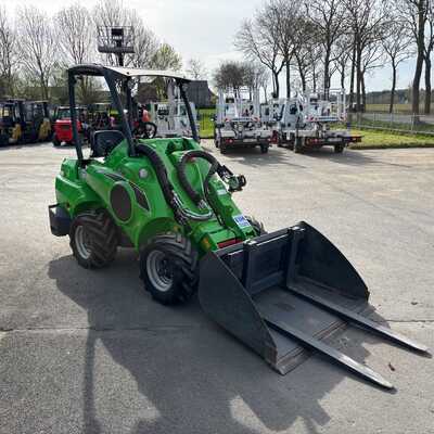 Koop een tweedehands Avant 528 TDL - Graafmachine / lader / verreiker - Image #2