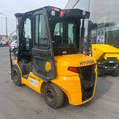 Huur een Hyundai 35DA-9 - Dieselheftruck - Image #5