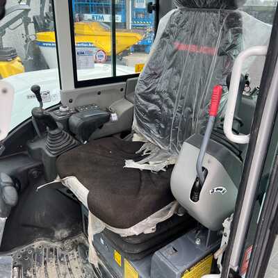 Huur een Takeuchi TB370 - Graafmachine - Image #6