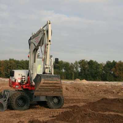 Koop een Takeuchi TB395W - Graafmachine op banden - Image #3