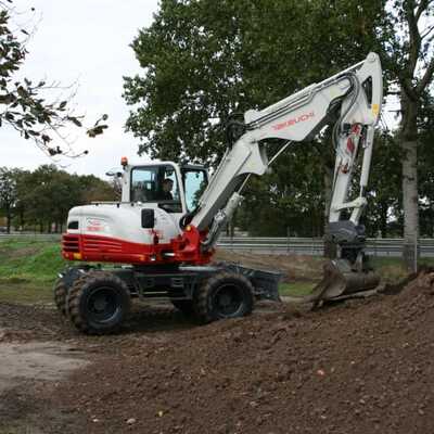 Koop een Takeuchi TB395W - Graafmachine op banden - Image #4